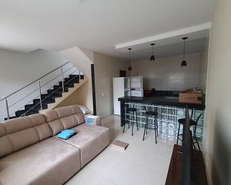 Casa Duplex Nova em Iriri - Iriri - 客厅