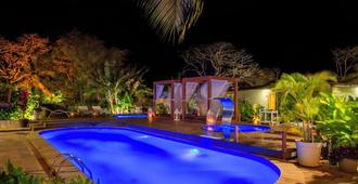 海豚酒店 - 费尔南多·迪诺罗尼亚群岛 - 游泳池