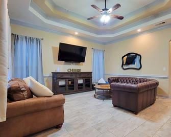 Enchanting house near downtown Dallas! - 达拉斯 - 客厅