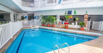 假日加勒比酒店 - 圣安德列斯 - 游泳池