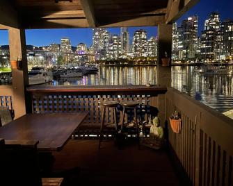 Vancouver False Creek: Deluxe Waterfront TownHome at Granville Island - 温哥华 - 阳台