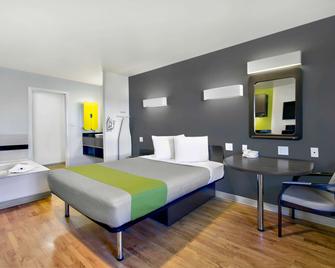 维克多维尔苹果谷 6 号开放式公寓酒店 - 维克多维尔 - 睡房