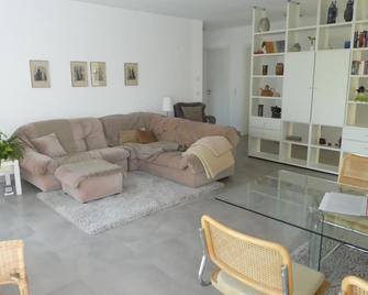 großzügige,zetrumsnahe Wohnung - 德累斯顿 - 客厅
