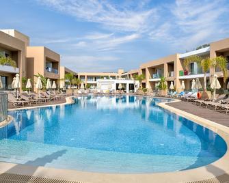 拉加纳斯白橄榄菁英酒店 - 式 - 拉加纳斯 - 游泳池