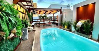 奥拉旅馆 - 阿拉卡茹 - 游泳池