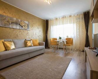 Golden Apartment Baneasa - 布加勒斯特 - 客厅