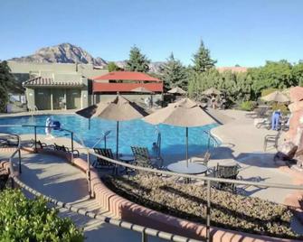 Beautiful 2 Bedroom Suite in Sedona - 塞多纳 - 游泳池