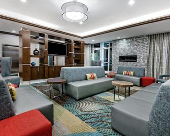 学院站 - 阿吉兰德假日套房酒店 - IHG 旗下酒店 - 大学城 - 客厅
