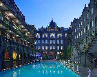 Gh環球飯店 - 万隆 - 游泳池