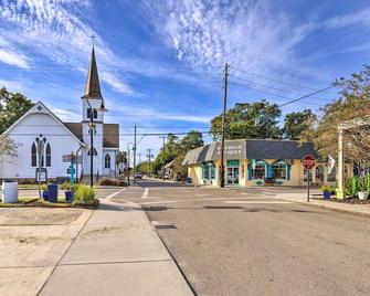 Old Town Getaway, Walk to Shopping, Dining, & Bay! - 贝圣路易斯 - 建筑