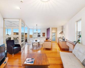Coastal Penthouse at Coogee Beach - 库吉 - 客厅