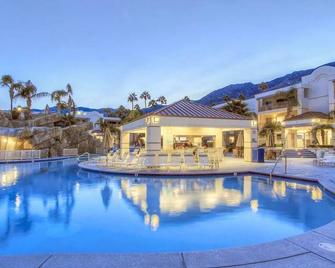 Palm Canyon Resort - 棕榈泉 - 游泳池