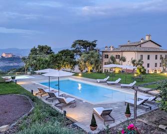 Pietra Campana Italian Villa Orvieto - 奥维多 - 游泳池