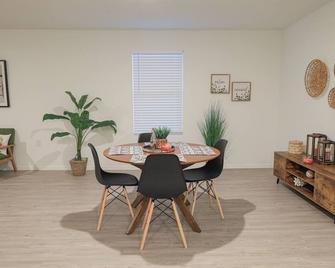 Beautiful and Cozy 4-bedroom house San Antonio. TDY- Traveling Nurses Welcome - 圣安东尼奥 - 餐厅