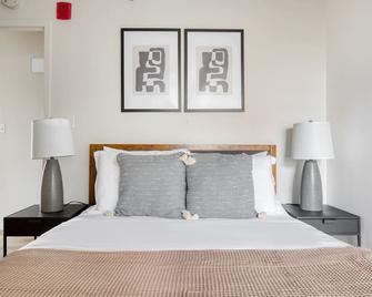 Charming Allston 2BR, nr Boston U & Green Line, by Blueground - 波士顿 - 睡房