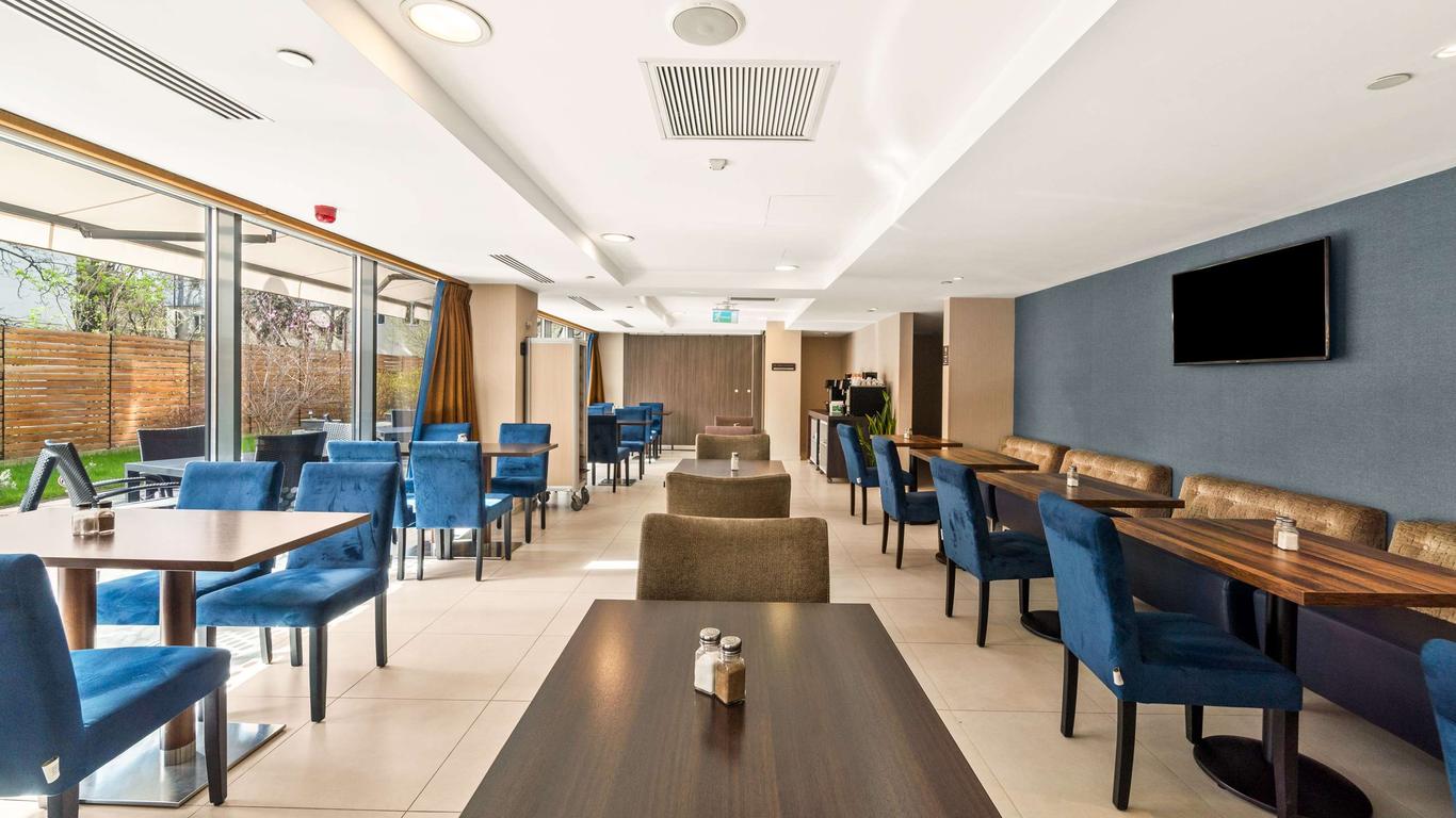 汉普顿克卢日纳波卡希尔顿酒店