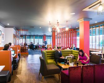 特伦特河畔斯托克 M6 高速公路 15 号岔口假日酒店 - IHG 旗下饭店 - Stoke-on-Trent - 休息厅