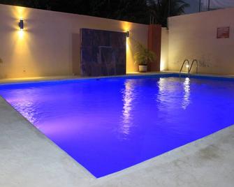 特拉克塔康纳尔鲁姆斯酒店 - 坎佩切 - 游泳池