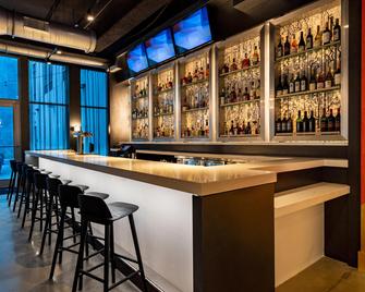莎凡娜市中心历史区雅乐轩酒店 - 萨凡纳 - 酒吧