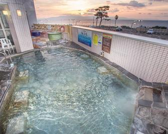 库骏河酒店 - 静冈市 - 游泳池