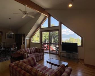 山景小屋汽车旅馆 - 乔治湖 - 客厅