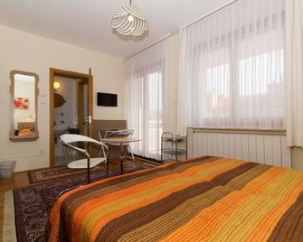 布达佩斯布达瓦佩希恩酒店 - 布达佩斯 - 睡房