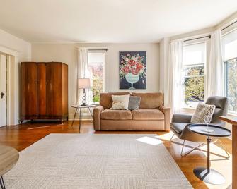 Victorian retreat on main floor of 1890s house in historic Ballard - 西雅图 - 客厅