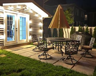 New 3b House in Saugerties Village 4 mins to HITs - 索格蒂斯 - 露台