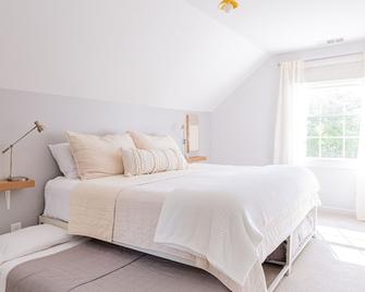 Cozy Loft Space in 12 South near Belmont & Lipscomb ~ 10 min from Downtown - 纳什维尔 - 睡房
