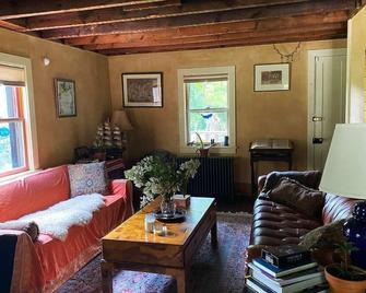 Secluded Cabin for the Perfect Weekend Escape - Falls Village - 客厅