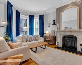 Historic and Charming Brownstone - 波士顿 - 客厅