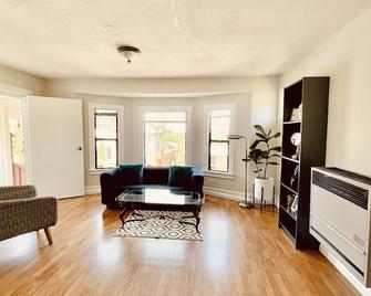 Pet- Friendly, apartment in Oakland - 奥克兰 - 客厅