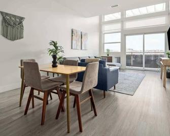 On Cloud 9 - Curated Lifestyle Loft - Zuni Lofts - 丹佛 - 餐厅