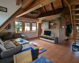 Ferienwohnung-Kribitz-Hodenhagen - 霍登哈根 - 客厅