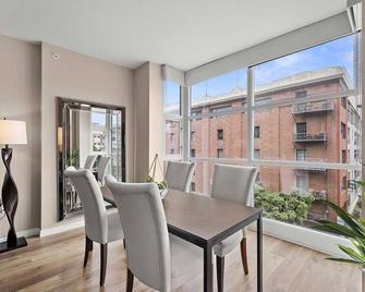 Condo in the Heart of Downtown! - 圣地亚哥 - 餐厅