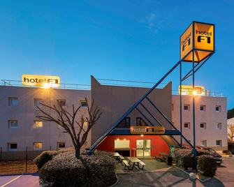 A7A9立交桥F1橙色中心酒店 - 奥朗日 - 建筑