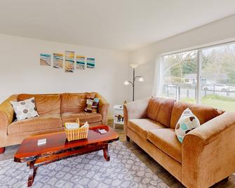 Cedar Street Cottage - 尤里卡 - 客厅