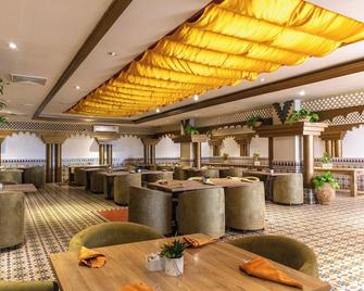 太阳门索尔巴朗基亚法兰达快捷酒店 - 巴兰基亚 - 餐馆