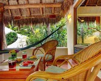玛雅海滨度假套房酒店 - 卡门海滩 - 露台