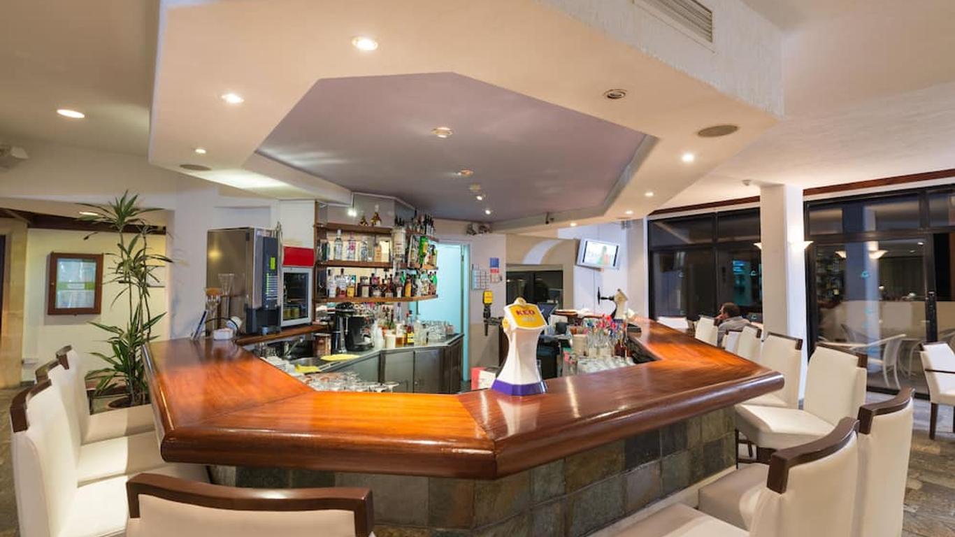 帕福斯花园假日度假酒店