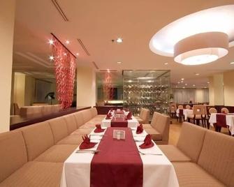 普里美娜多大酒店 - 万鸦老 - 餐馆