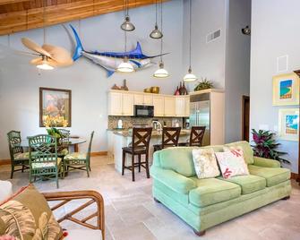 Caribbean-Style Family Home w/ Full Kitchen, WiFi, Veranda, & Washer-Dryer - 伊斯拉莫拉达 - 客厅