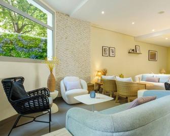 B＆B酒店 Antibes Juan-les-Pins - 安提伯 - 休息厅