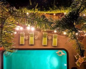 Casa Del Sol, a Mid-Century gem in the desert\n - 棕榈泉 - 游泳池