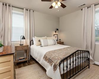New Listing! Kick It At Our Mile High Nash Pad! - 纳什维尔 - 睡房