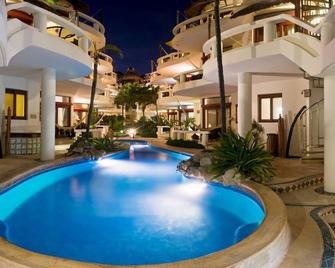 棕榈滩海滩公寓式酒店 - 卡门海滩 - 游泳池