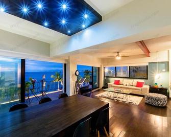 Location & View ! Luxury Oceanfront Condo, Downtown Puerto Vallarta On Malecon - 巴亚尔塔港 - 客厅