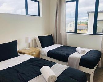 Cozy Brand New Townhouse 1 - 奥克兰 - 睡房