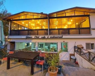 阿盖瓦古内斯酒店 - 赛尔 - 建筑