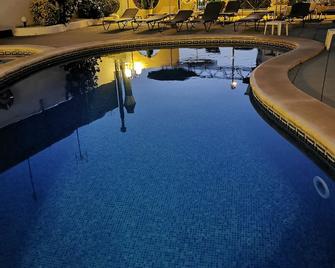 珀蒂帕劳酒店 - 仅限成年人 - 布拉内斯 - 游泳池